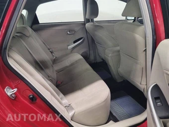 2013 Toyota Prius Two - miniatura 23