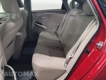 2013 Toyota Prius Two - miniatura 4