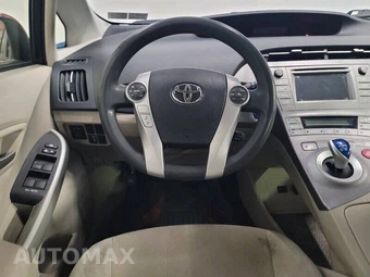 2013 Toyota Prius Two - miniatura 6