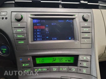 2013 Toyota Prius Two - miniatura 8