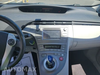 2013 Toyota Prius Two - miniatura 11