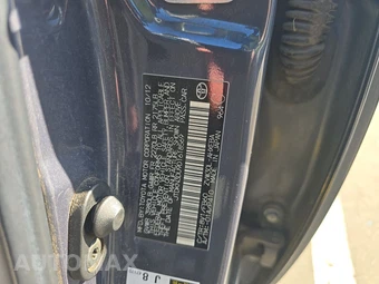 2013 Toyota Prius Two - miniatura 14