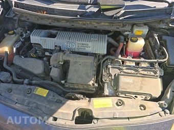 2013 Toyota Prius Two - miniatura 15