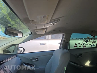 2013 Toyota Prius Two - miniatura 17