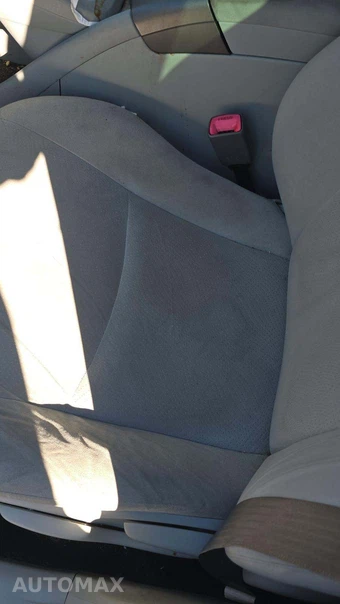 2013 Toyota Prius Two - miniatura 26