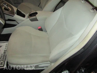 2013 Toyota Prius Two – miniatura 10