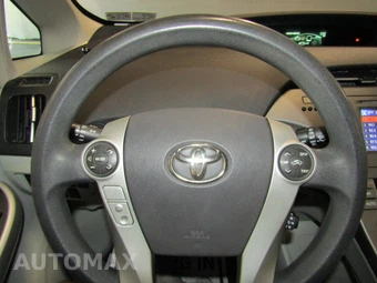 2013 Toyota Prius Two – miniatura 11