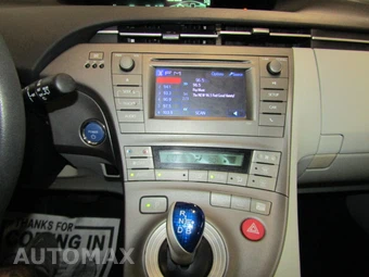 2013 Toyota Prius Two – miniatura 14