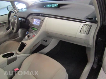 2013 Toyota Prius Two – miniatura 15