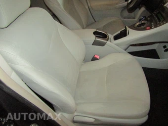 2013 Toyota Prius Two – miniatura 16