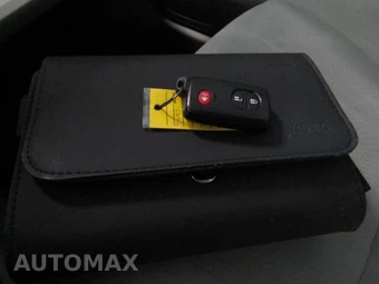 2013 Toyota Prius Two – miniatura 19