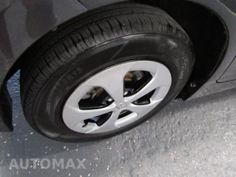 2013 Toyota Prius Two – miniatura 20
