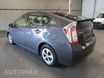 2013 Toyota Prius Two – miniatura 4