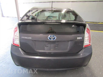 2013 Toyota Prius Two – miniatura 5