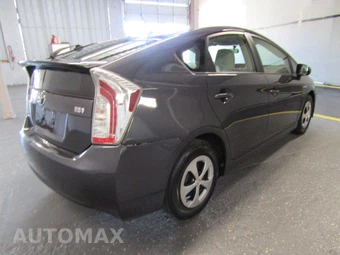 2013 Toyota Prius Two – miniatura 6