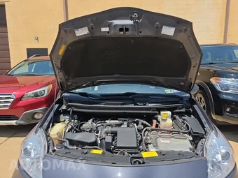 2013 Toyota Prius Two – miniatura 7
