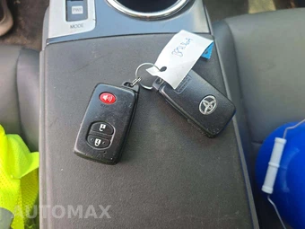 2013 Toyota Prius v Five – miniatura 8