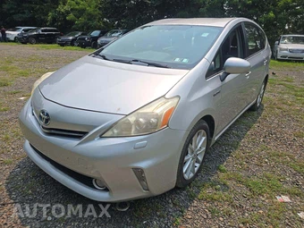 2013 Toyota Prius v Five