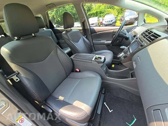 2013 Toyota Prius v Five – miniatura 18