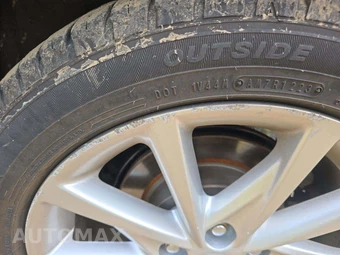 2013 Toyota Prius v Five – miniatura 21