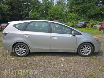 2013 Toyota Prius v Five – miniatura 4