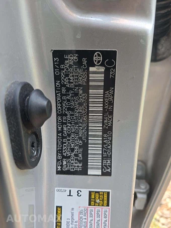 2013 Toyota Prius v Five – miniatura 5