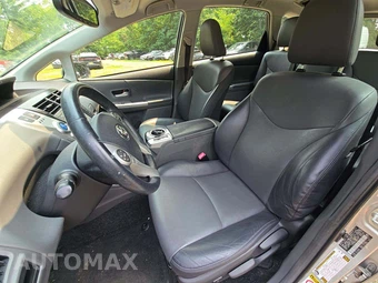 2013 Toyota Prius v Five – miniatura 6