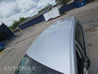 2013 Toyota Prius v Three – miniatura 13