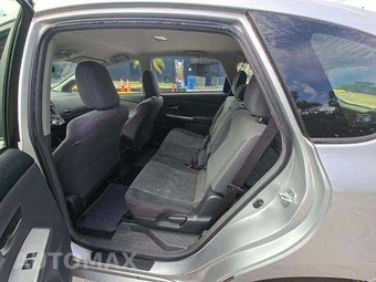 2013 Toyota Prius v Three – miniatura 14