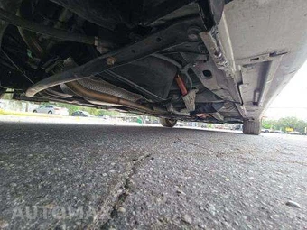 2013 Toyota Prius v Three – miniatura 18