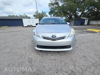 2013 Toyota Prius v Three – miniatura 2