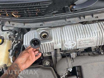 2013 Toyota Prius v Three – miniatura 23