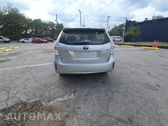 2013 Toyota Prius v Three – miniatura 4