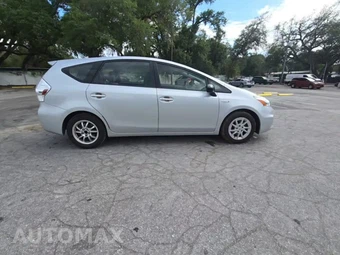 2013 Toyota Prius v Three – miniatura 5
