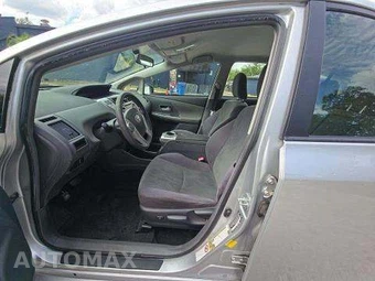 2013 Toyota Prius v Three – miniatura 7