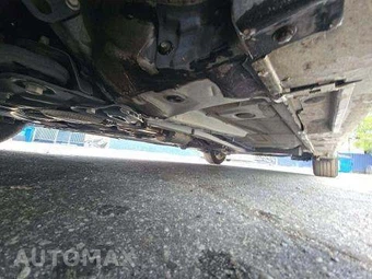 2013 Toyota Prius v Three – miniatura 8