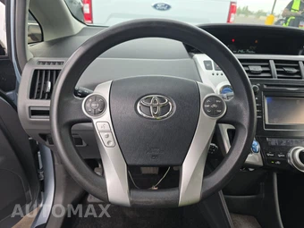 2013 Toyota Prius v Three – miniatura 10
