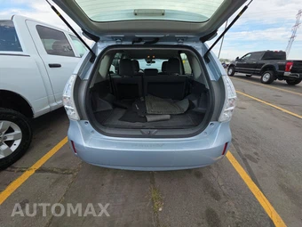 2013 Toyota Prius v Three – miniatura 16