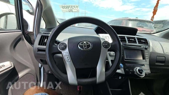 2013 Toyota Prius v Three – miniatura 29