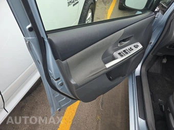 2013 Toyota Prius v Three – miniatura 9