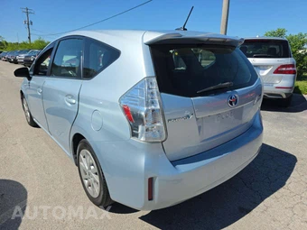 2013 Toyota Prius v Three – miniatura 2