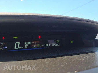 2013 Toyota Prius v Three – miniatura 9