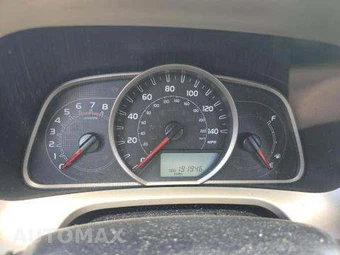 2013 Toyota RAV4 LE – miniatura 10