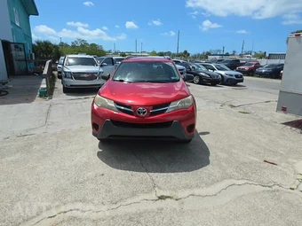 2013 Toyota RAV4 LE – miniatura 2