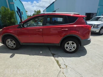 2013 Toyota RAV4 LE – miniatura 3