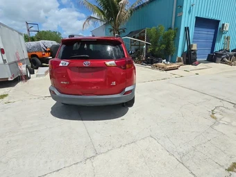 2013 Toyota RAV4 LE – miniatura 4