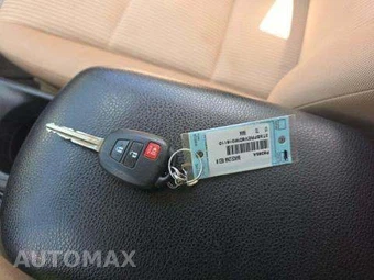 2013 Toyota RAV4 LE – miniatura 9