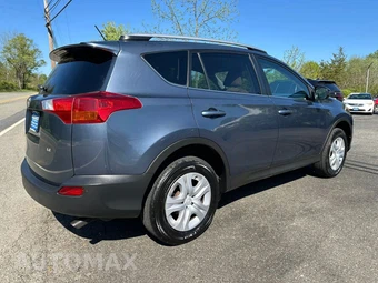 2013 Toyota RAV4 LE – miniatura 6