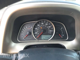 2013 Toyota RAV4 LE – miniatura 12