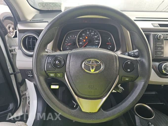 2013 Toyota RAV4 LE – miniatura 10